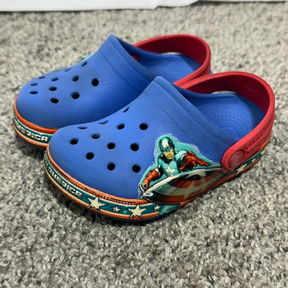 Captain America Kids Clogs - Blue and Red Size 6-7 C - Picture 3 of 6